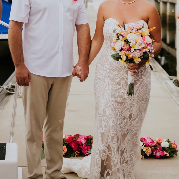 Vow’d Peacock Wedding Dress 🧜🏽♀️ - Picture 7 of 10